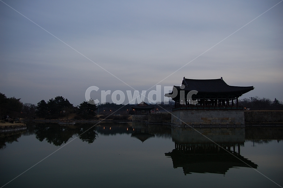 coastal reservoir,pond,reflection,Anapji Pond,tourism,tourist attraction,tradition,lighting,Gyeongju,Cultural assets,Korea