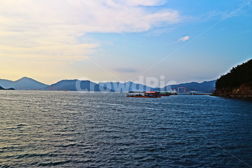 바다,배,하늘,보정,바다풍경,자연,풍경,nature,landscape,outdoors,옥외,land,땅,ocean,대양,sea,water,물,shoreline,해안선,coast,연안
