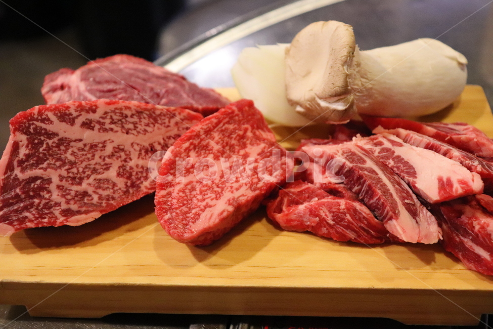 소고기,beef,구이,꽃등심,갈비살,버섯,food,한국고기,한국음식,음식,식재료,요리,food,cook,meal,dishes,food reserves,육류,고기,meat