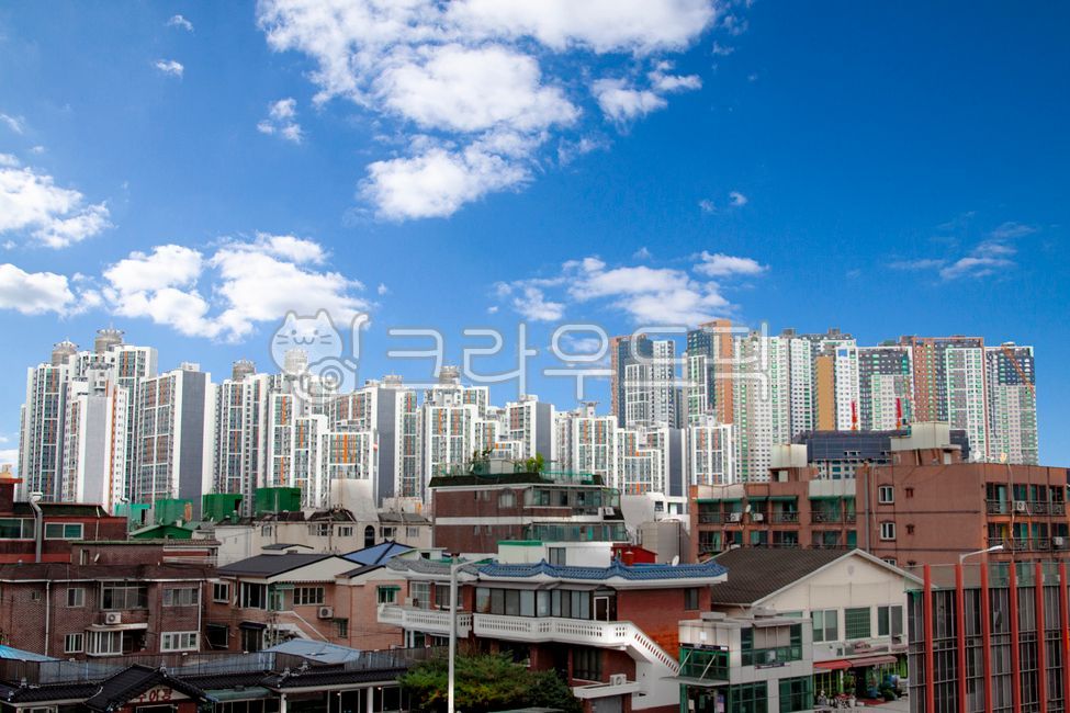prepare,comparison,advanced,old,dwelling,downtown,construct,residential complex,house,building,Old city center,Development,residence,high rise,apartment