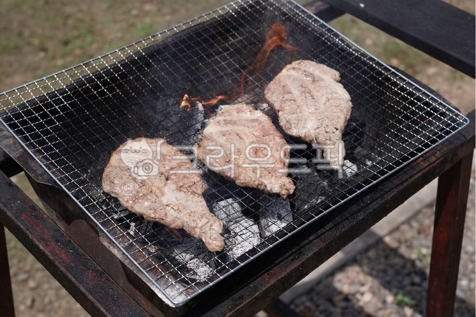 Pork Belly BBQ,Grilled meat,pork,food,Pork belly barbecue,BBQ,bbq,pork belly,Camping site barbecue,Grilled Pork Belly,Samgyeolsal charcoal grill