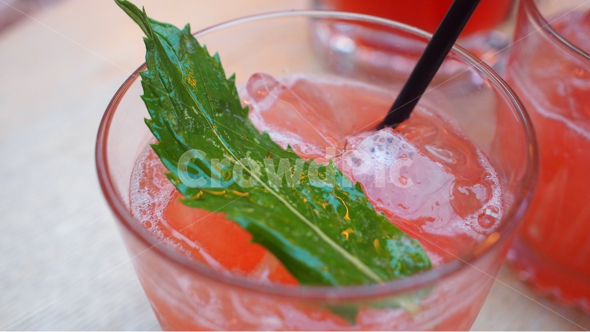 칵테일,청량감,시원한,달콤,cocktail,sweet,red,cool,여름,계절,summer,season,음료수,drink,beverage,색깔,색상,색채,색감,color sense,color sensitivity,feeling of color,alcohol,알코올,마실 것,음주,mojito,모히또