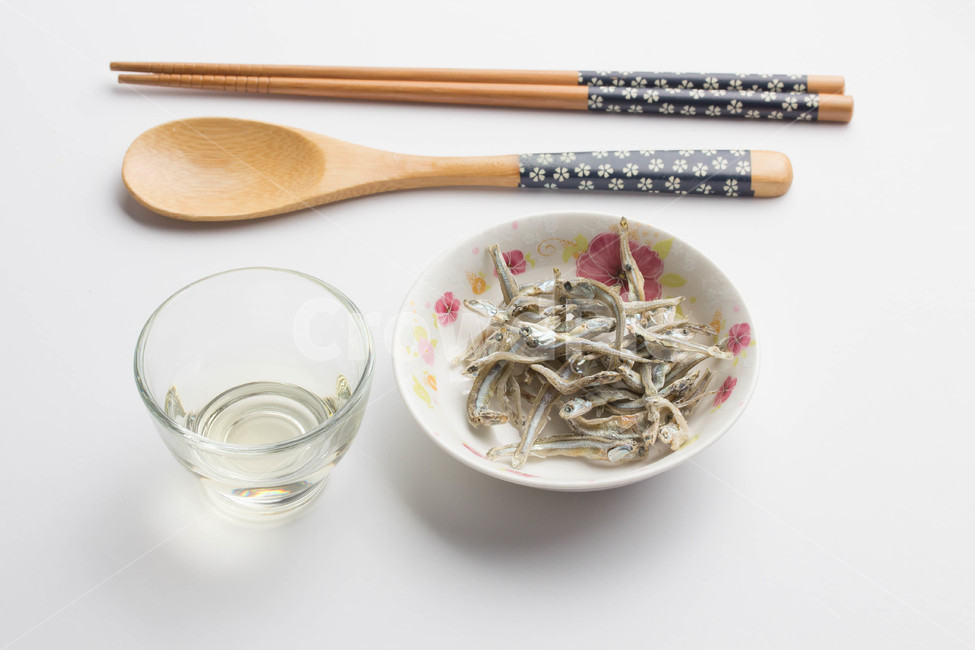 glass,멸치,소주,숟가락,수저,마른안주,음식,식재료,요리,food,cook,meal,dishes,food reserves