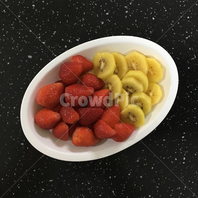 과일,딸기,키위,접시,디저트,간식