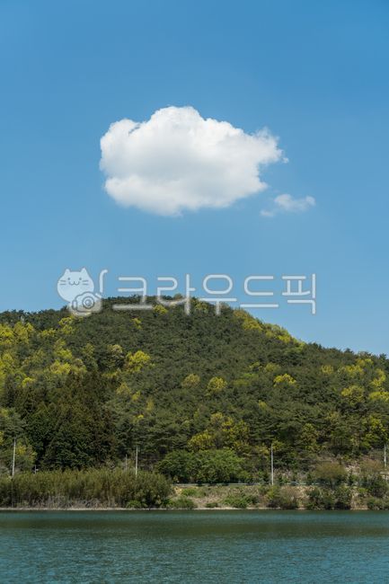 sky,cloud,blue sky,white clouds,Reservoir,puffy clouds,lake