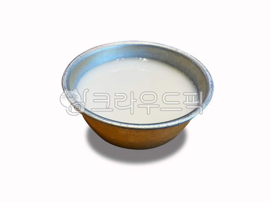 alcoholicbeverage,Takju,traditional alcohol,Makgeolli,white background,koreanculture,traditionalliquor,silverbowl,koreantradition,fermentedliquor,a drink,Korean food,koreanfood,alcohol,Korean alcohol,glass,mainstream,Korean culture,koreanliquor,drink,ferm