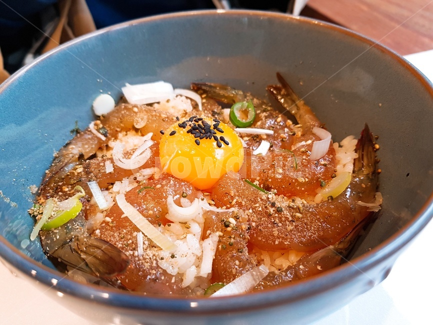 덮밥,간장새우장,간장새우덮밥,음식,food,계란노른자,새우,생새우