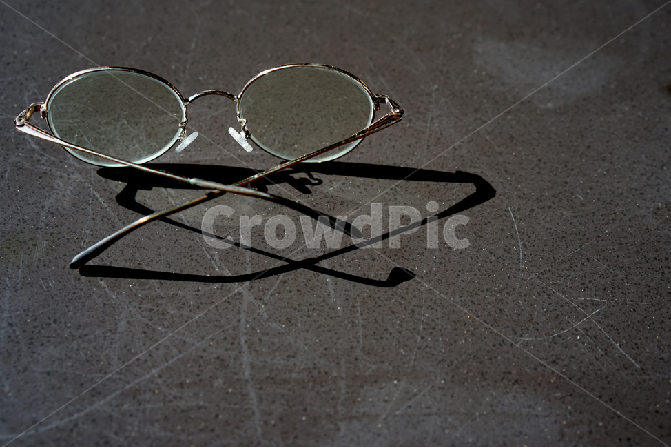 안경,안경테,사물,그림자,시력,근시,난시,glasses,사물,물건,오브젝트,thing,object,matter