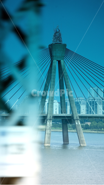 architecture,buildings,bridge,road,subway,window,bluefilter,hanriver,frame,urban,pattern,도시풍경,한강,지하철,다리,대교,올림픽대교,풍경,건축물,건물외관,exterior,building,structure,architecture,construction