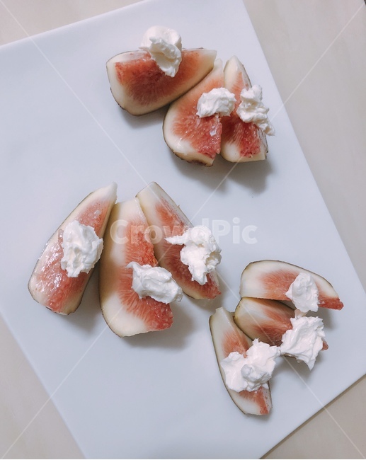 무화과,크림치즈,푸드스타일리스트,디져트,색조합,푸드스타일링,깔끔,음식궁합,열매,음식,식재료,요리,food,cook,meal,dishes,food reserves,과일,열매,fruit