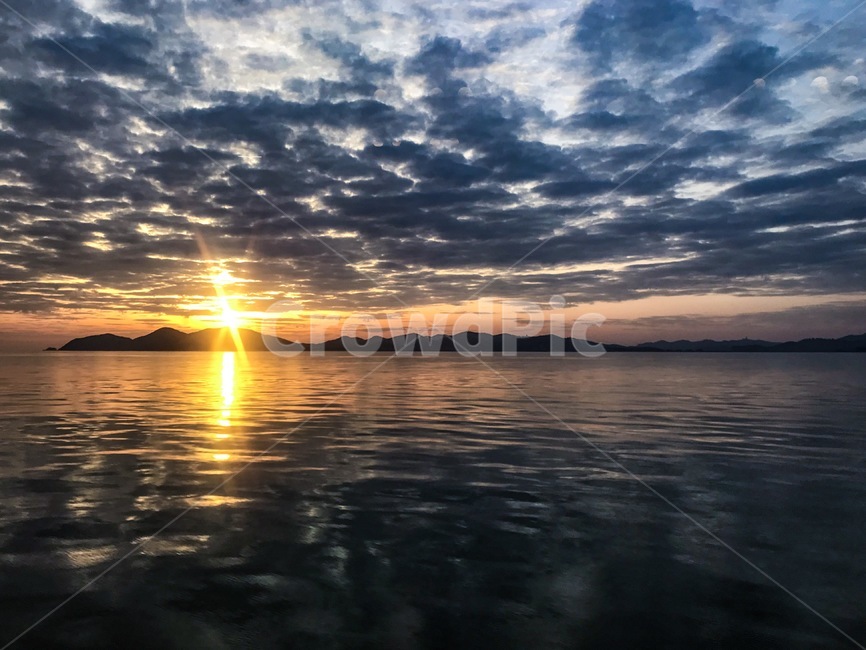 바다,노을,황혼,경계,수평선,하늘,구름,자연경관,자연,nature,landscape,sea,sunset,horizon,boundary,자연,풍경,nature,landscape,outdoors,옥외,sunlight,햇빛,flare,플레어,light,빛