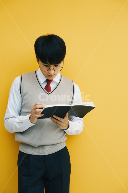 수능,교육,학생,교복,시험,강의,수업,고등학생,고3,남고생,남자고등학생,남고,수능시험,기말고사,중간고사,모의고사,exam,quiz,test,학업,공부,남자,남학생,사람,인물,인간,human,person,얼굴표정,facial expression,face,남성,남자,man,male,교육,학교,공부,education,learning,study,school