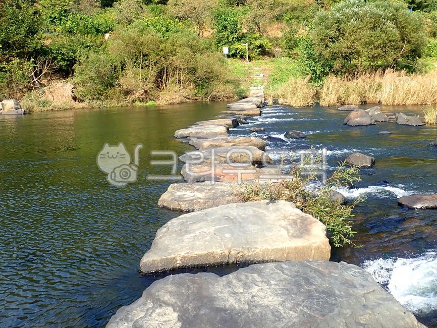 rivers,stone bridges,Stepping stones,streams,bridges