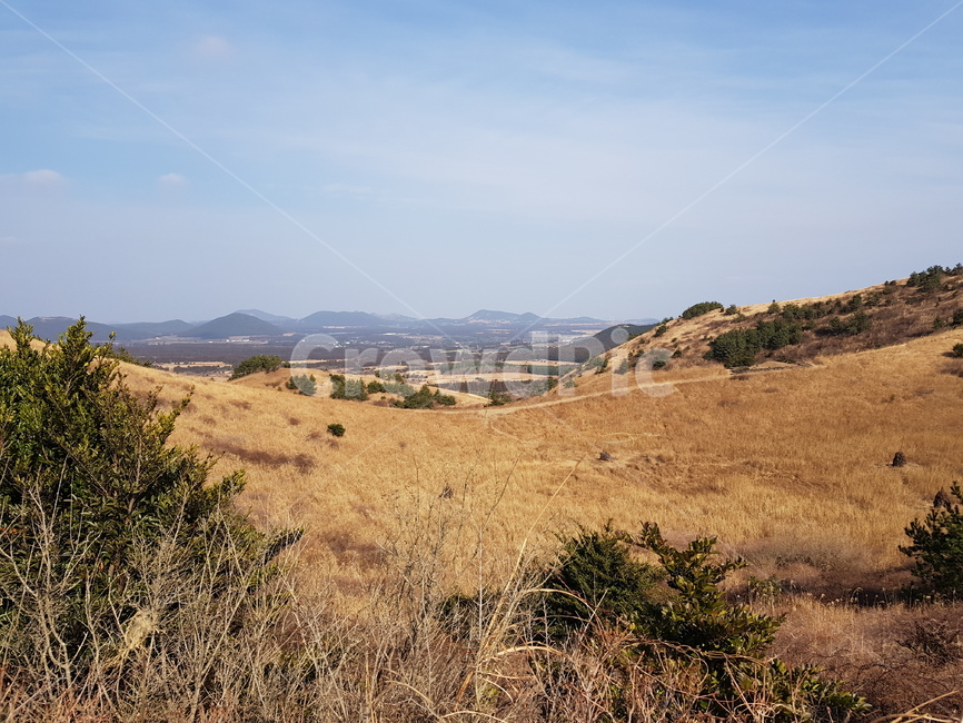 Jeju Oreum,rise,Jeju Island Oreum,uphill,Its raining