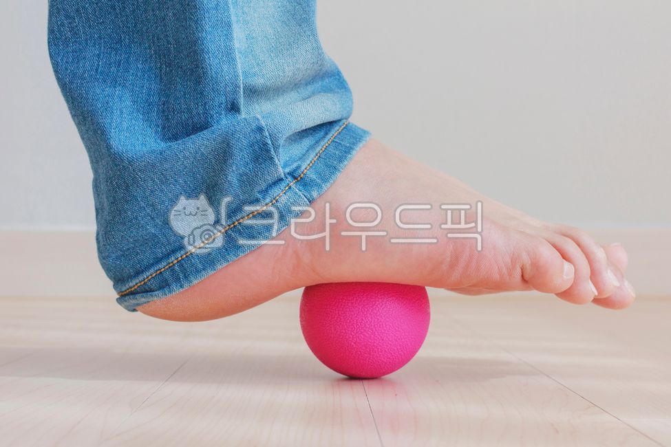 발바닥,마사지볼,스트레칭,발지압,지압,발마사지,공마사지,족저근막염,발건강,통증,고통,아픔,질환,질병,염증,붓기빼기,피로회복,건강,요가,홈트,직장인,신체부위,신체일부,트리거포인트,body,health,care,self,massage,triggerpoint,therapy