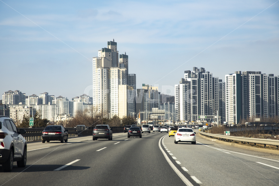 빌딩,건물,아파트,맨션,고층아파트,도시풍경,도시경관,도시,시티,단지,고층빌딩,고층건물,거리,거리풍경,시가지,주택,주택가,주택지,주거,부동산,아파트단지,하늘,푸른하늘,파란하늘,맑음,맑은날씨,쾌청,화창,맑은하늘,건축물,시설,블루,파랑,청색,풍경,경치,창문,산업,도로,자동차,승용차,자가용,아스팔트,주행,차선,도시,풍경,city,landscape,한국도시풍경,한국도시경관,korea cityscape