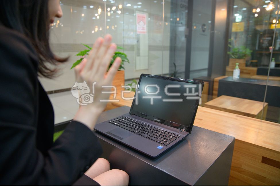 business woman,female representative,Lunch hour,female office worker,ceo,advertising model,meeting,Office workers,video meeting