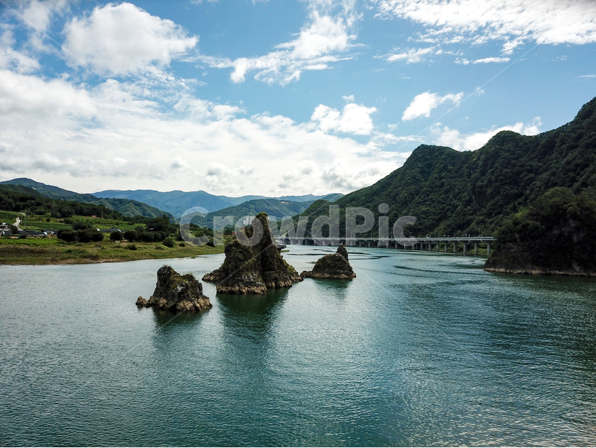 도담삼봉,단양도담삼봉,단양팔경,항공컷,드론샷,드론,모터보트,자연,풍경,nature,landscape,한국자연풍경,한국자연경관,korea nature landscape,outdoors,옥외,land,땅,water,물,shoreline,해안선,sea,바다,ocean,대양,coast,연안
