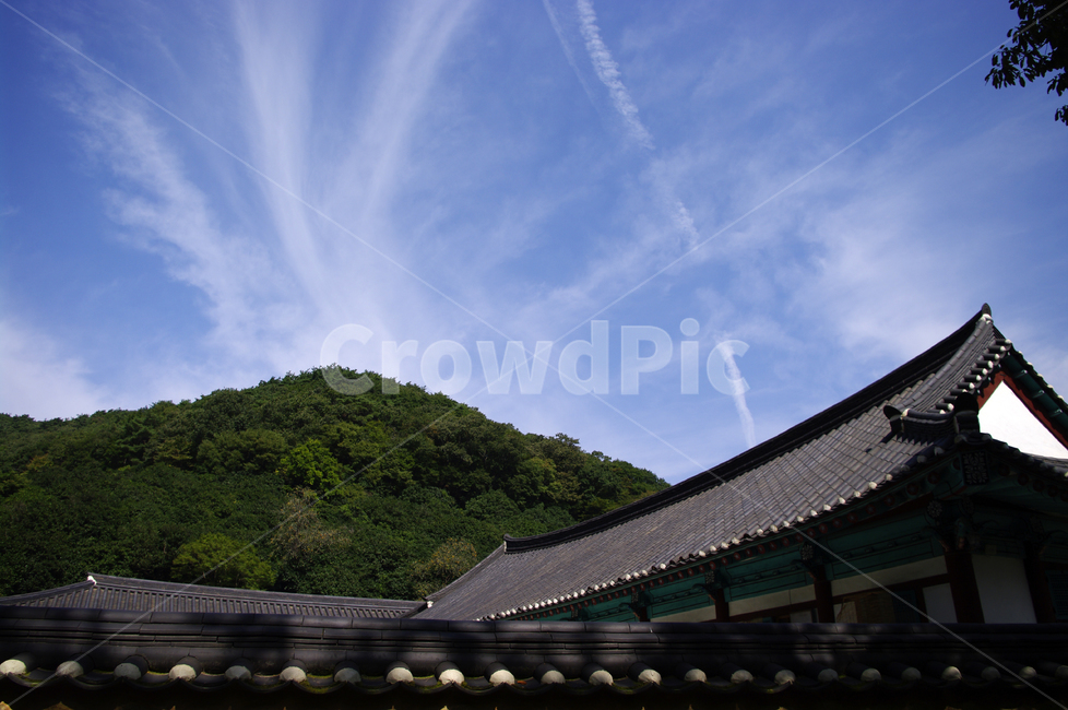 기와지붕,하늘,전각,기와,산,구름,한국전통,한국문화,korean traditional,korean culture,건축물,건물외관,exterior,building,structure,architecture,construction