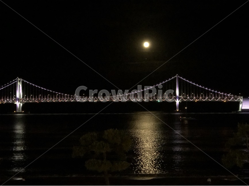 부산,광안리,밤바다,광안대교,보름달,야경,busan,바다,sea,밤,풍경,nightscape,night,랜드마크,landmark,한국랜드마크,한국명소,korealandmark,building,건물,bridge,다리,landscape