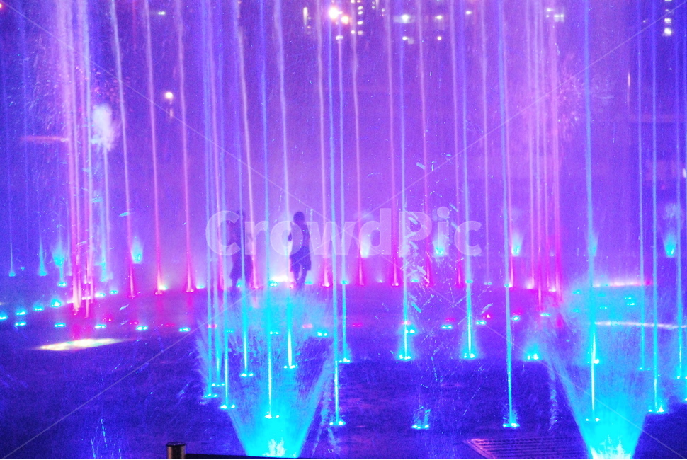 분수,fountain,children,play,water,purple,사람,인물,인간,human,person,어린이,어린아이,child,children,kid