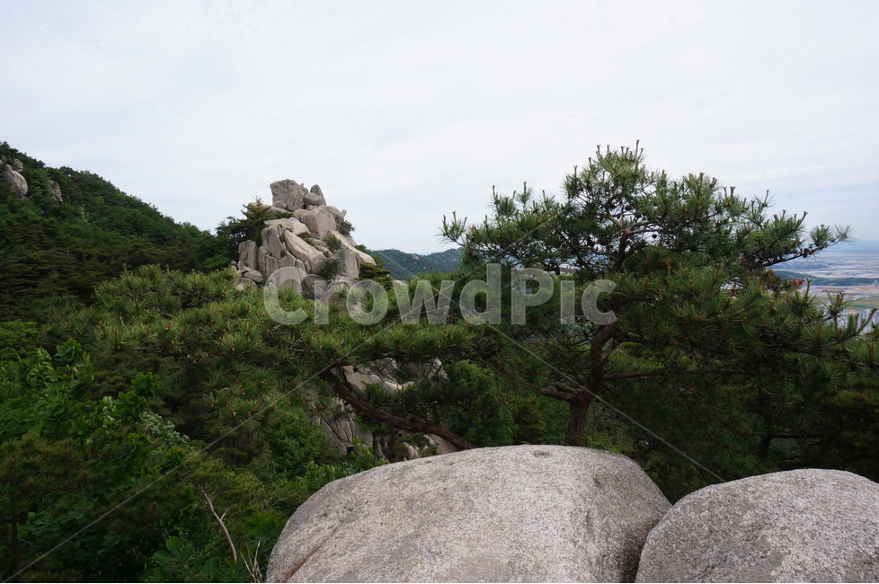 용봉산,하늘,구름,바위,봄,초록,자연,풍경,nature,landscape,한국자연풍경,한국자연경관,korea nature landscape
