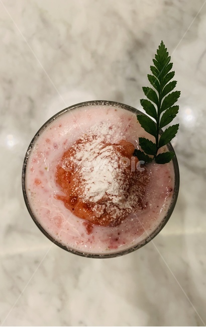 카페,딸기라떼,딸기,라떼,허브잎,음료수,drink,beverage