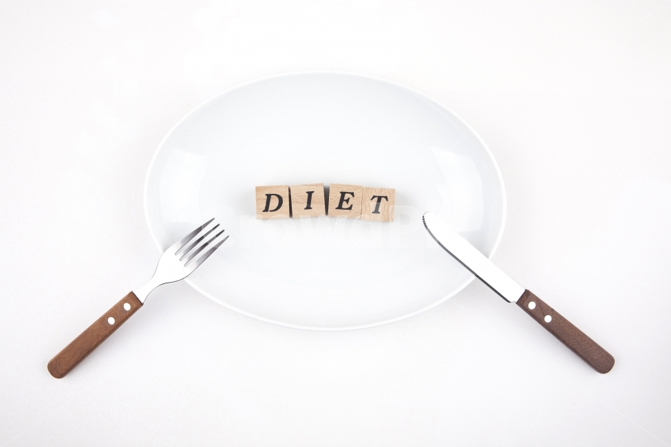 die,cut,work out,anorexia,forced,idea,concept,plate,enemy,alphabet,danger,detox,balance,warning,eat,diet,text,obesity,outage,close up,start,weight,food,meal,fork,knife,Cube,management,letter,cutting,object,voracity