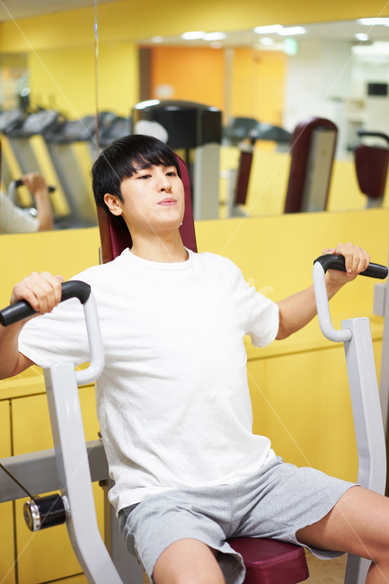 운동,남자,체조,스트레칭,체력단련,헬스,헬스장,자기관리,피트니스,몸관리,운동기구,근력운동,무산소운동,유산소운동,다이어트,health,gym,fitness,diet,man,stretching,트레이닝,남성,사람,인물,인간,human,person,얼굴표정,facial expression,face,남성,남자,man,male,건강,헬스웨어,헬스케어,healthware,health care