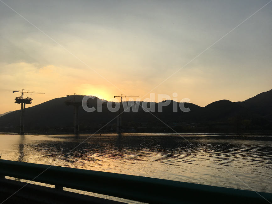 노을,강,산,호수,하늘,고요