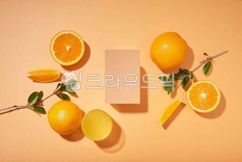 studio,Fresh,beauty,fruit,concept,yellow,still life,section,inside,tangerines,leaves,fruits,citrus fruits,Fruit,leaf,food,orange,background,refreshing,orange color,fresh