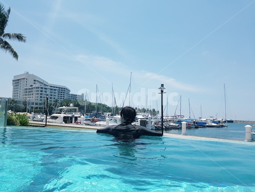 뒷모습,남자,수영장,풀장,수영,요트,바다,해변,swim,oceanview,seaview,사람,인물,인간,human,person,남성,남자,man,male,여행,휴가,traveling,vacation,trip