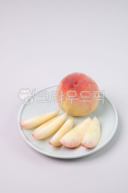 white peach,Fruit,fruit,peach,ingredients,fresh food,ecliptic peach,food