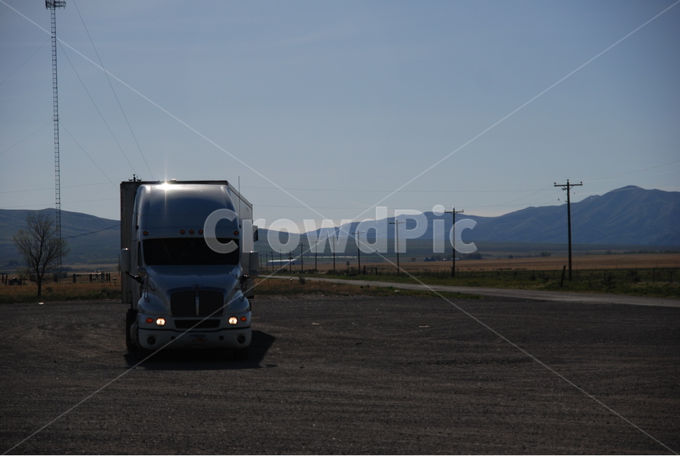 배경,background,경치,풍경,vehicle,차량,truck,트럭,교통,transportation,헤드라이트,빛,중부,사막,미국,usa,sixteenwheeler