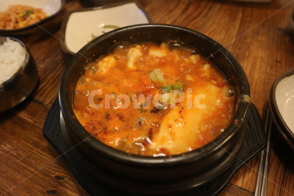 순두부찌개,찌개,순두부,두부,두부요리,한식,한정식,해물순두부,한국음식,해장,해장국,요리,음식,푸드,매운음식,매운요리,고추,고춧기름,고추장,빨간맛,뚝배기,한끼,식사,외식,식당,끼니,국,국물,얼큰한,매콤한,삘간맛,food,cook,cooking,spicy,spicyfood,spicycook,tofu,stew,koreanstew,koreanfood,pepper