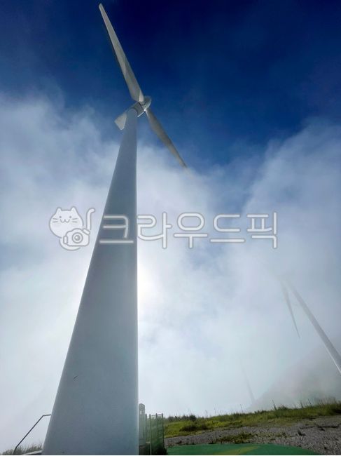 cloud,blue sky,wind power,highlands,weather,autumn,windpowergeneration,Sky of Autumn