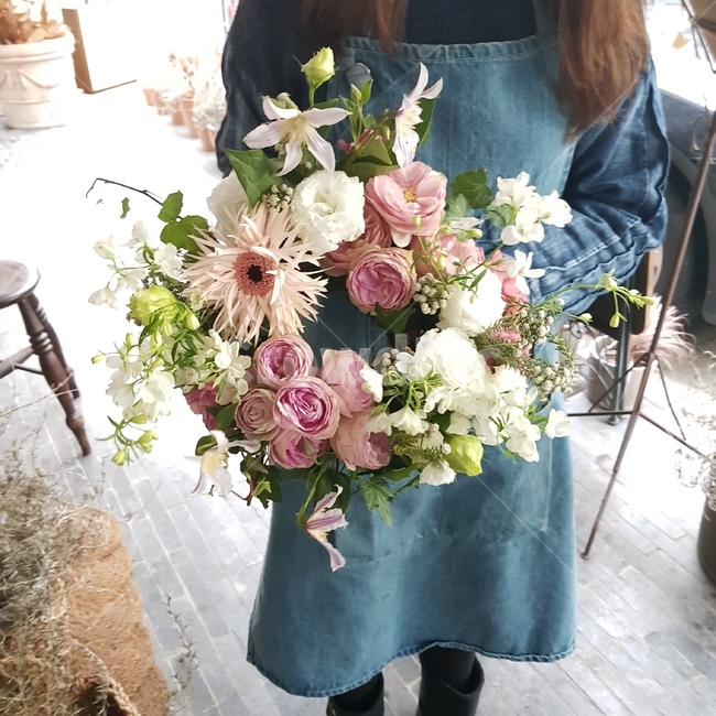 flowerarrangement,flowerbouquet,flower,flowerwreath,frenchstyle,florist,꽃,꽃꽂이,플라워리스,꽃장식,꽃리스,프렌치부케,프렌치스타일