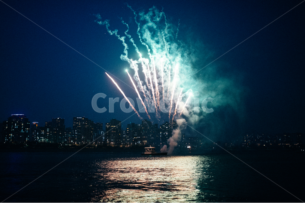 한강,불꽃놀이,유람선,불꽃,축제,야경,밤,풍경,nightscape,night,landscape,축제,행사,festival,carnival,event,색깔,색상,색채,색감,color sense,color sensitivity,feeling of color,nature,자연,outdoors,옥외