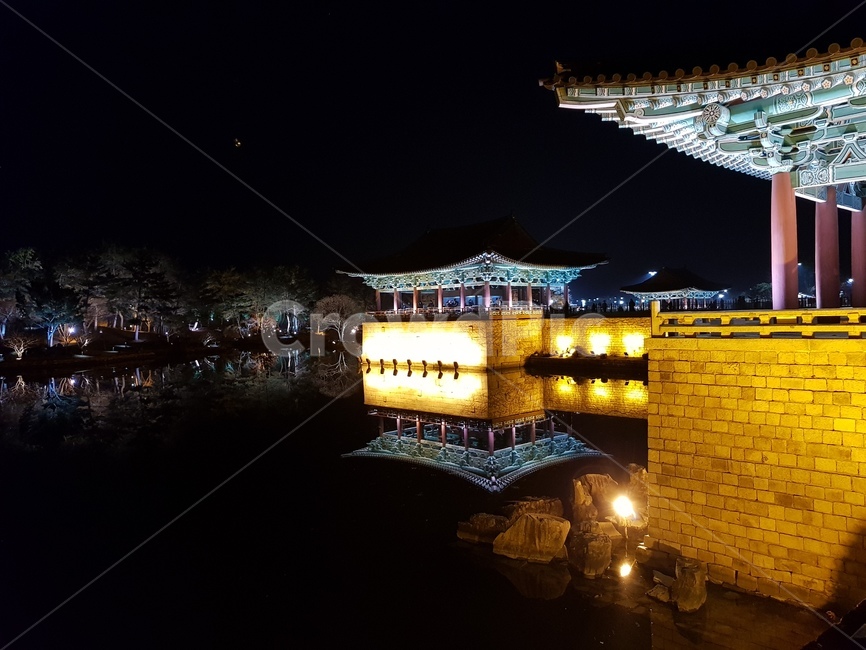 경주,동궁과월지,관광지,동궁과월지야경,저녁,밤,야경,야경,밤,풍경,nightscape,night,landscape,한국전통,한국문화,korean traditional,korean culture,랜드마크,landmark,tourist attraction,한국랜드마크,한국관광지,한국명소,korea landmark,korea tourist attraction,건축물,건물외관,exterior,building,structure,architecture,construction,건물