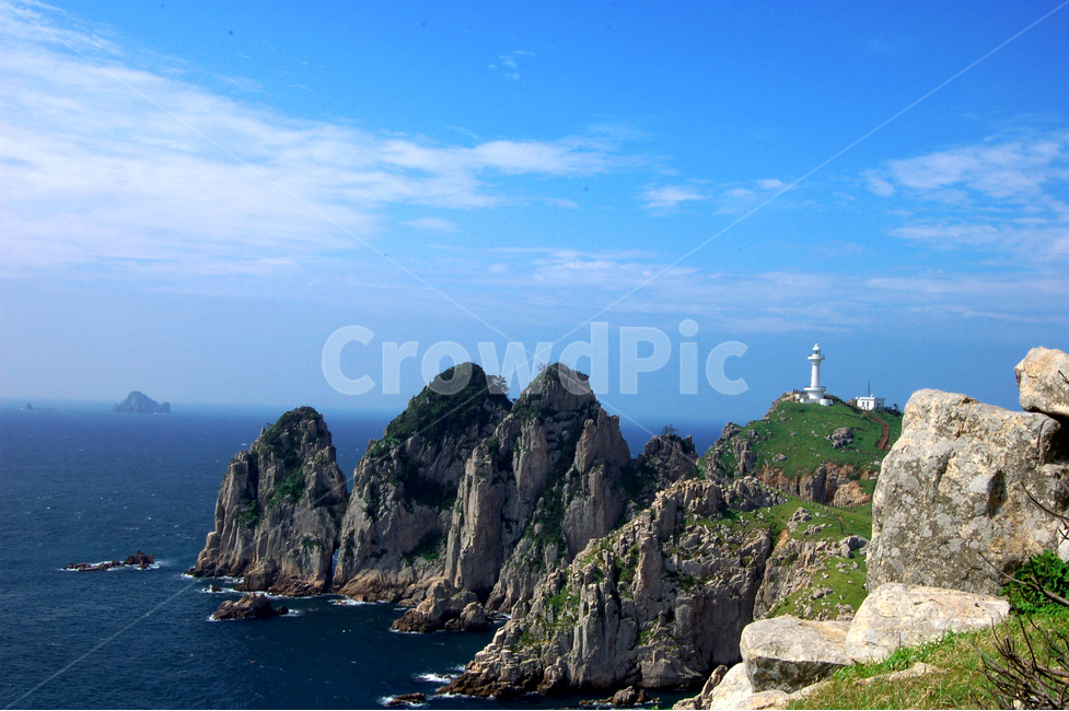 하늘,구름,등대,소매물도,섬,바다,파랑,자연,풍경,nature,landscape,한국자연풍경,한국자연경관,korea nature landscape,등대,lighthouse,promontory,곶,outdoors,옥외,cliff,낭떠러지,land,땅