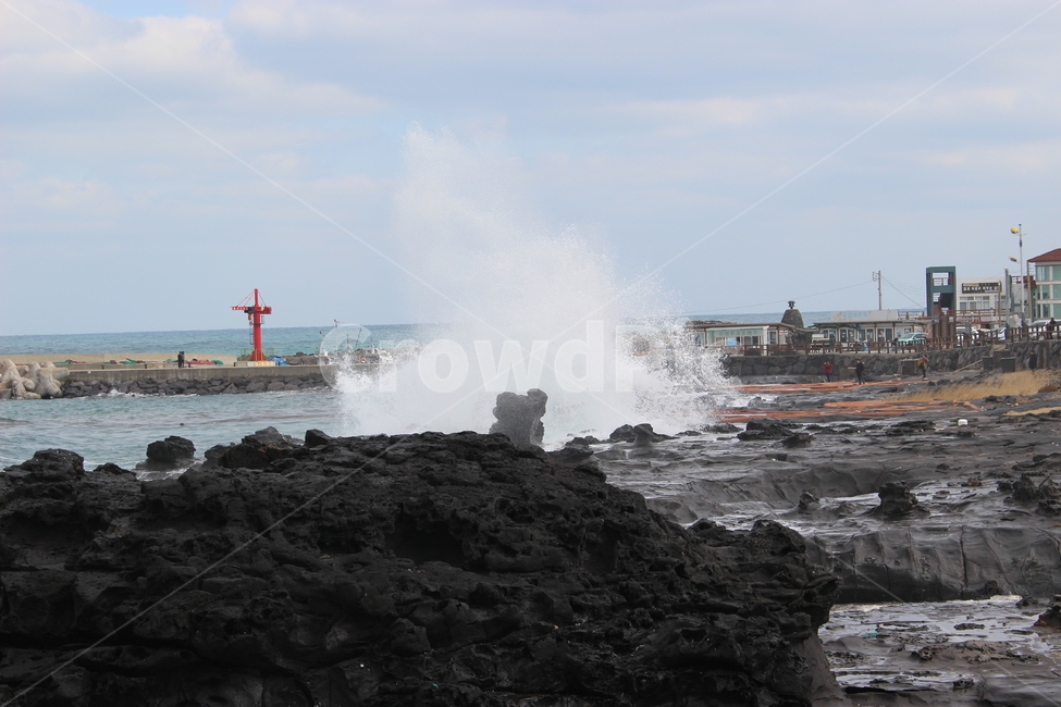 제주도,제주도파도,파도,등대,제주도등대,바다,제주도바다,자연,풍경,nature,landscape,한국자연풍경,한국자연경관,korea nature landscape,제주도,jeju,jeju island,outdoors,옥외,ocean,대양,sea,water,물