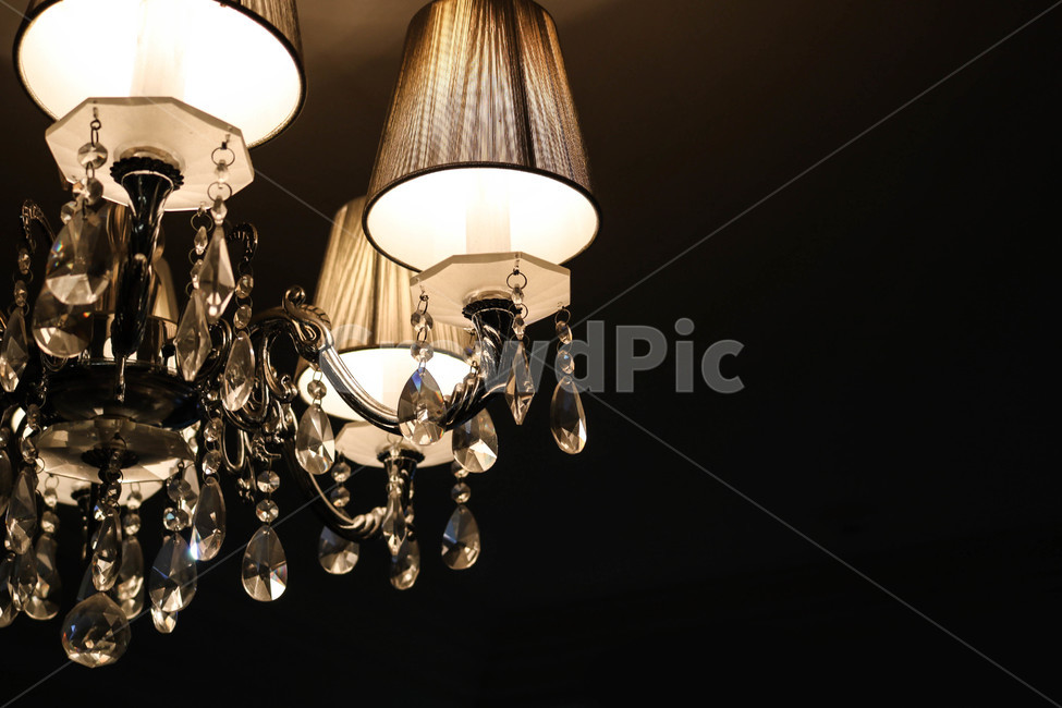어둠,빛,샹들리에,어두움,상들리에,크리스탈,인테리어,실내디자인,interior design