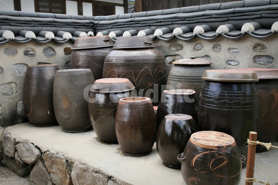 전통,장독,장독대,항아리,기와,한국전통,한국문화,korean traditional,korean culture,사물,물건,오브젝트,thing,object,matter