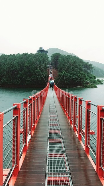 구름다리,다리,연못다리,저수지다리,연결다리,자연,풍경,nature,landscape,banister,난간,handrail,railing,building,건물,bridge