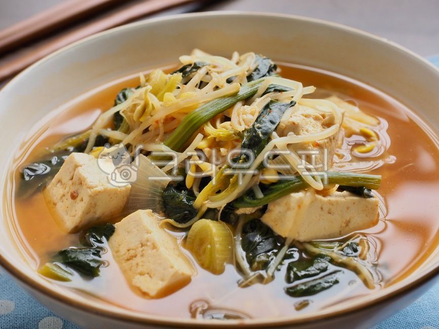 된장국,된장찌개,숟가락,젓가락,반찬,배경,음식,요리,한국음식,아시아음식,전통음식,두부,뚝빼기,한국문화,웰빙,웰빙음식,misosoup,soybeanpastestew,spoon,chopsticks,sidedish,background,food,cooking,koreanfood,asianfood,traditionalfood,tofu,photography,koreanculture,wellbeing,wellnessfood,한국전통음식,식사,채소,야채,meal,vegetable,koreantraditionalfood,콩나물,시금치,콩나물된장국,spinach,beansprouts,음식,식재료,요리,food,cook,meal,dishes,food reserves,한식,한국음식,한국요리,korean food,korean dishes,korean meal,korean cook
