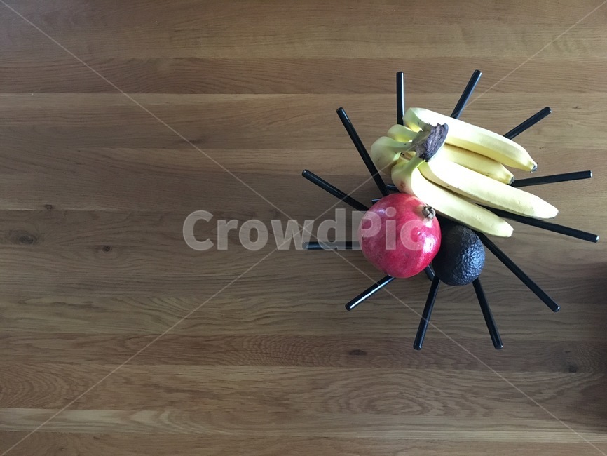 plant,식물,wood,나무,식탁,kitchen,주방,과일,fruit,banana,석류,빨간색,노란색,아보카도,abocado