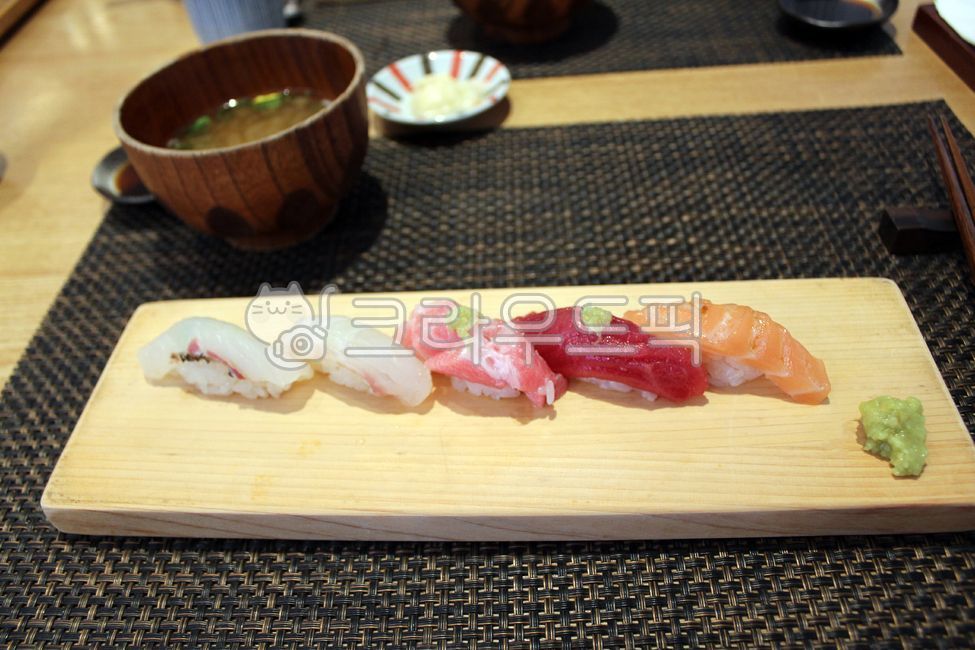 참치,참치초밥,광어초밥,광어,food,음식,일식,회,스시,오마카세,초밥,dish,연어초밥,연어