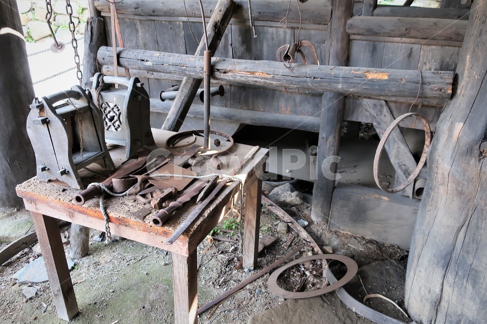 work place,weapon,repair,ironware,machine,work,smithy,sight,equipment,produce,space