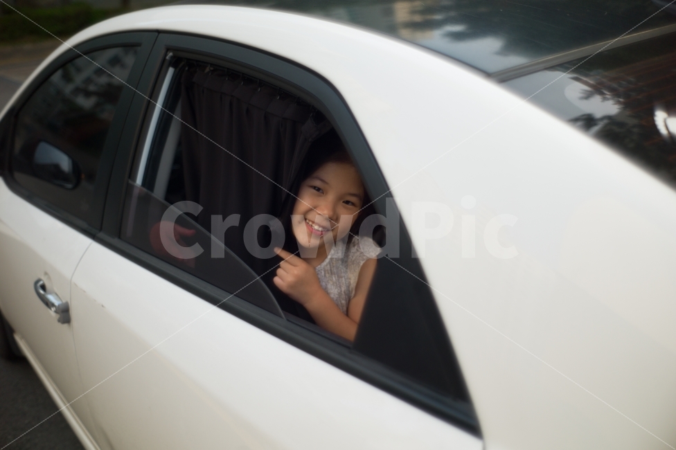 웃음,자동차,소녀,아이,행복,미소,귀여움,딸,simile,car,kids,girl,happy,cute,daughter,사람,인물,인간,human,person,얼굴표정,facial expression,face,어린이,어린아이,child,children,kid,감정표현,기분,feeling,emotion