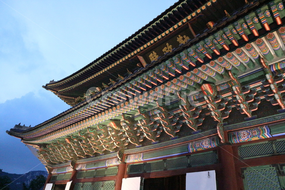 경복궁,경복궁야간개장,광화문,문화재,궁궐,랜드마크,한국의랜드마크,대한민국역사박물관,한국문화,한국전통,역사,궁,서울,서울밤,야경,서울야경,기와,건축,건축물,건물,한국적,한국역사,조명,전통,전통적인,전통무늬,처마,왕,왕비,왕족,근현대사,문화,명성황후,고종,근정전,어도,조정,을미사변,웅장한,궁녀,koreantraditional,korean,seoul,nightview,night,gyeongbokgung,palace,culturalheritage,landmark,gwanghwamun,tradition